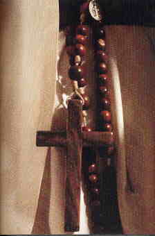Der katholische Rosenkranz: Die Perlen und das Kreuz